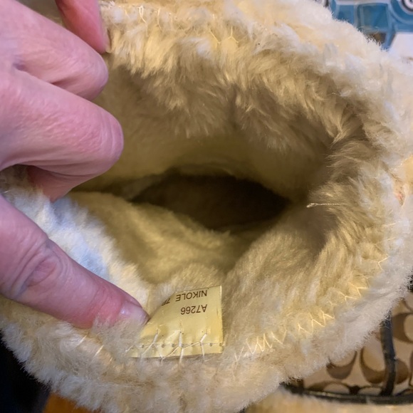 Coach Nikole Fuzzy Boots - Picture 5 of 8